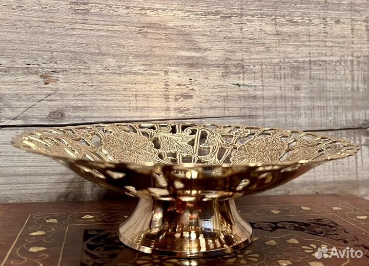 Фруктовница на ножке. Латунь