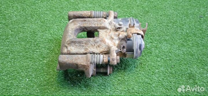 Суппорт задний правый Bmw X3 F25 20DX N47N 2012