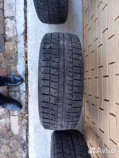 Bridgestone Blizzak Revo GZ 215/45 R17