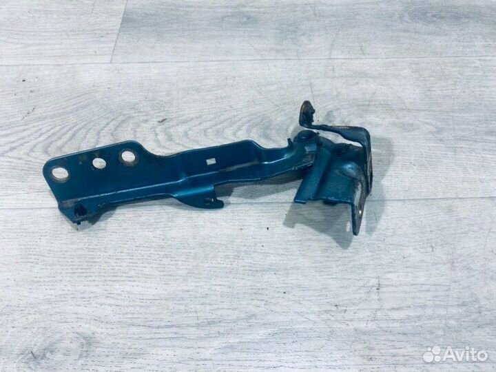 Петля капота правая Kia Sorento SUV D4CB 2002