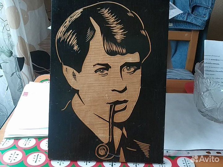 Портрет Есенина. Резьба по дереву