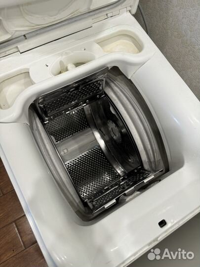 Стиральная машина Electrolux с вертикальной