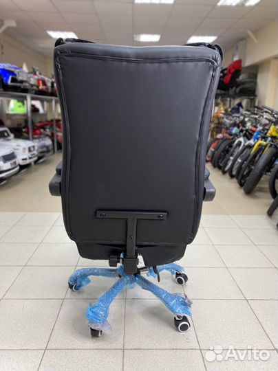 Офисное кресло