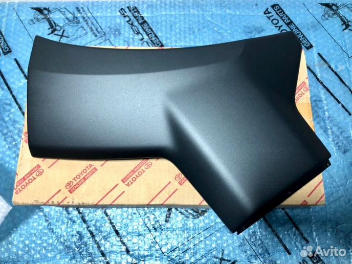 Накладка передняя левая Toyota Hilux 8 2015-2022