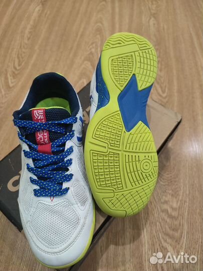 Волейбольные кроссовки