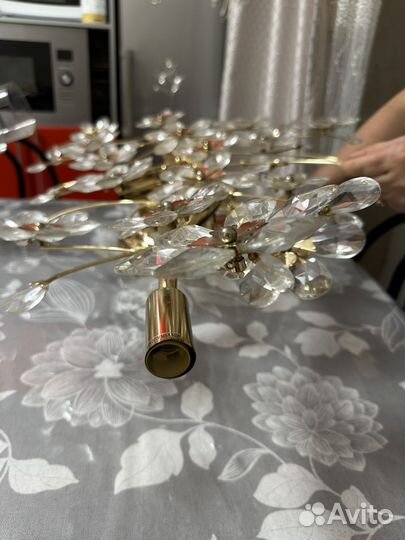 Люстра с хрустальными цветочками
