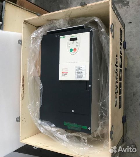 Преобразователь Schneider Electric ATV212HD30N4