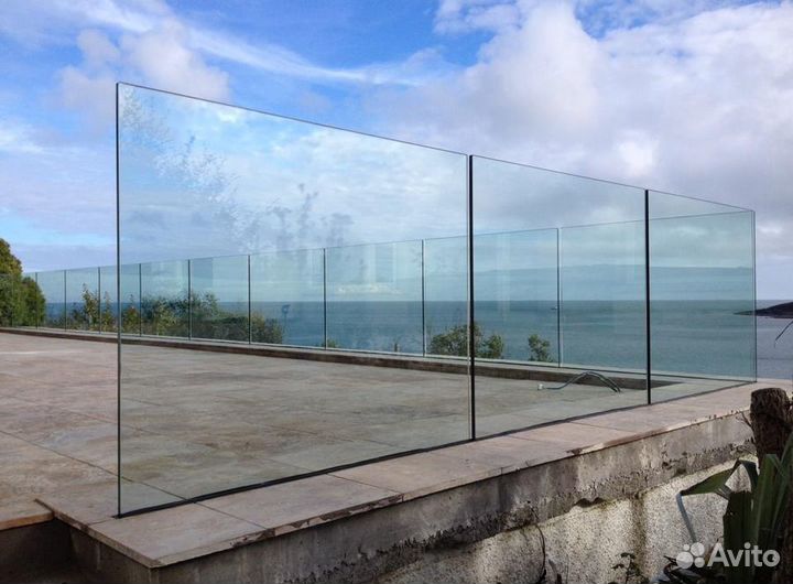 Безрамные стеклянные ограждения террас