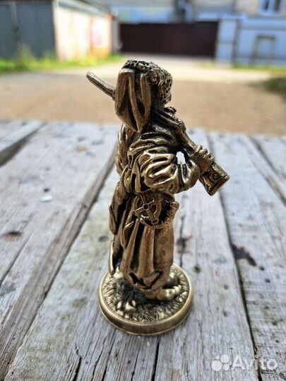 Бронзовая статуэтка 