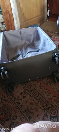 Чемодан на колесах очень большой