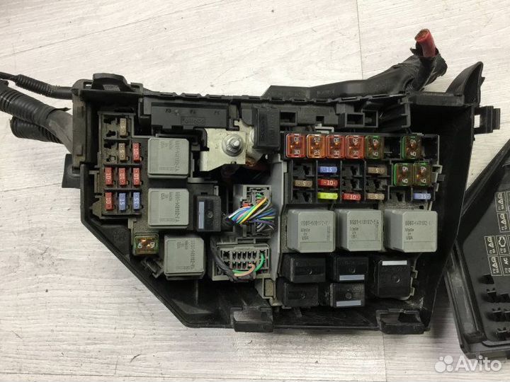 Блок реле и предохранителей Ford Mondeo 2 2009