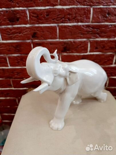 Фарфоровые статуэтки(слон большой лфз)