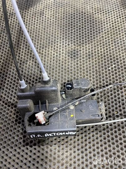 Замок двери передний левый Actyon New Актион