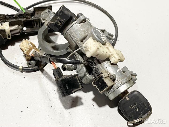 Замок зажигания Mitsubishi Chariot
