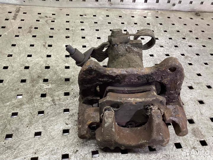 Суппорт задний правый Volkswagen Passat