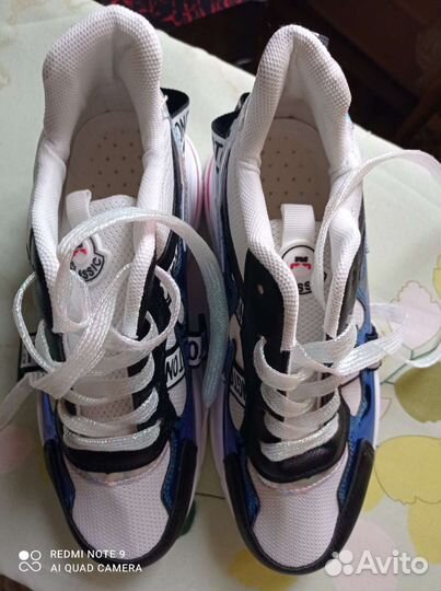 Кроссовки женские 38 размер новые