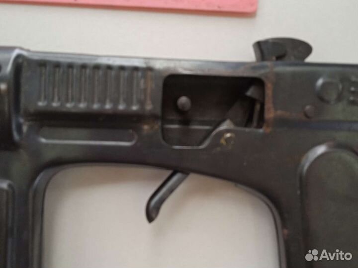 Игрушечный железный пистолет