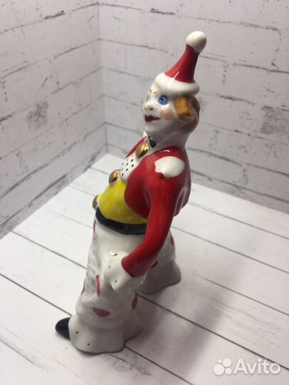 Фарфоровая статуэтка 