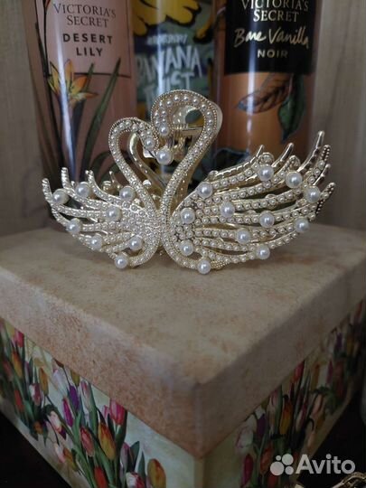 Заколка-Крабик лебеди