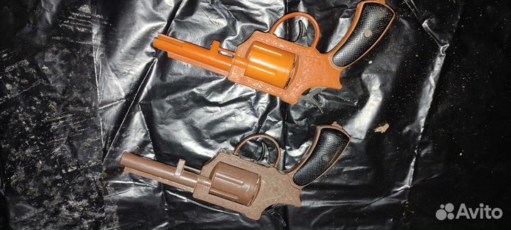 Пистолет детский СССР 2 штуки наган пластмасса