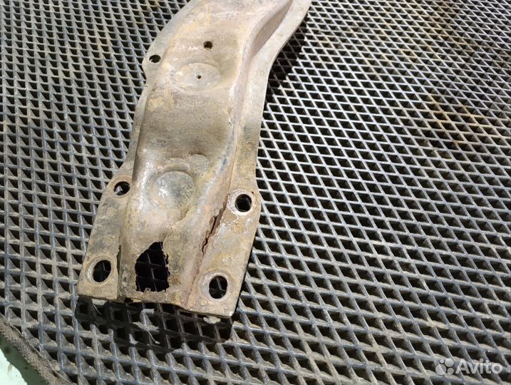 Балка передняя Мицубиси паджеро 2