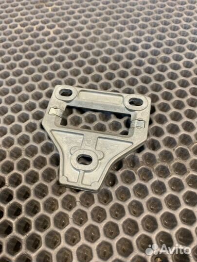 Кронштейн зеркала салона передний Mercedes-Benz