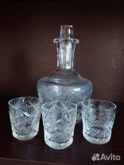 Кувшин, графин и стопки