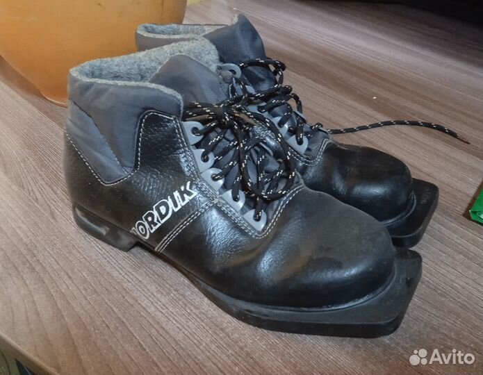 Лыжные ботинки