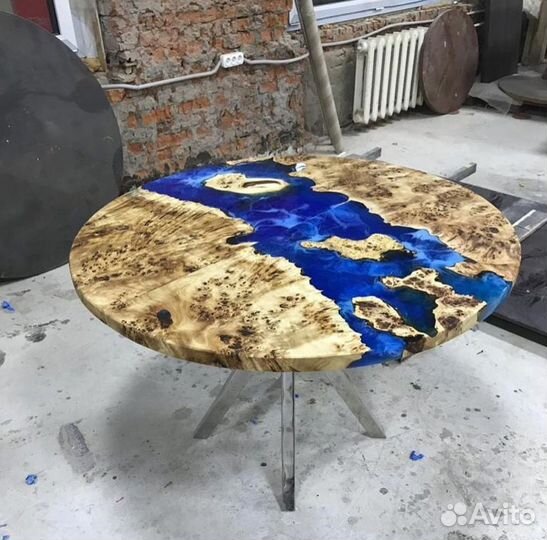 Стол из эпоксидной смолы