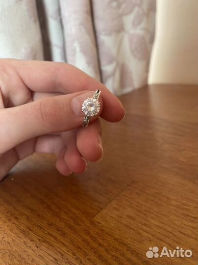 Серебряное кольцо с фианитом