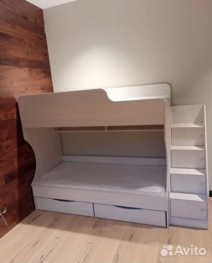 Двухъярусная кровать