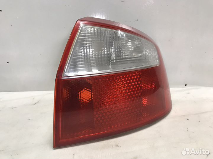 Фонарь задний правый седан Audi A4 B6