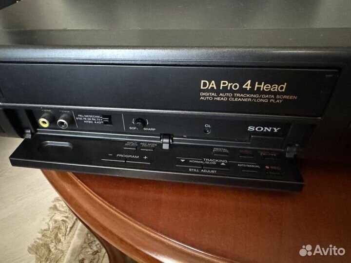 Видеомагнитофон Sony SLE-X55ME