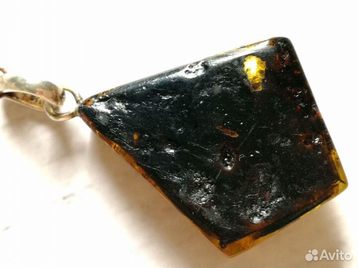 Новые Кулоны из цельного янтаря