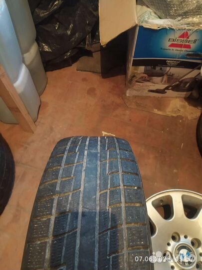 Yokohama Ice Guard IG30 215/60 R16