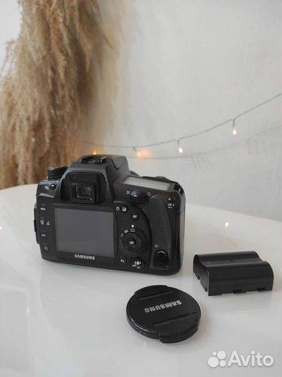 Зеркальный фотоаппарат Samsung GX20 (клон Pentax)