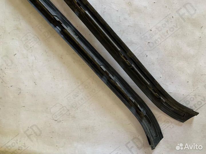Молдинг лобового стекла Ford Mondeo FD 1993