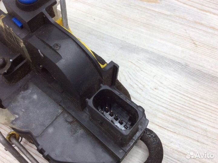 Замок двери передней левой передний левый Opel