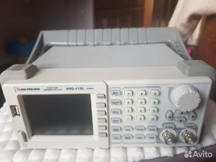 Генератор сигналов aktakom AWG-4150