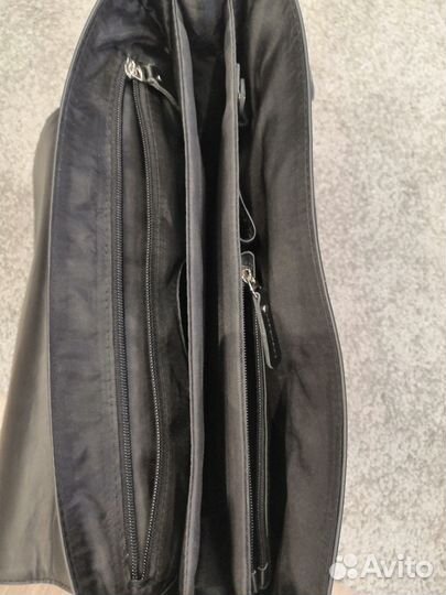 Мужской кожаный портфель черный