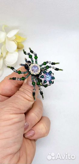 Брошь паук из бисера
