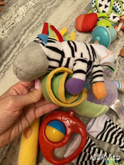 Игрушки для малыша(прорезыватель,мобиль,погремуш)