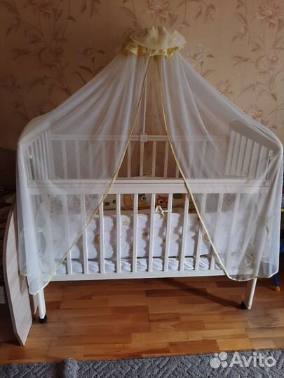 Кровать детская, деревянная