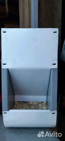 Кормушка бункерная для птицы и кроликов