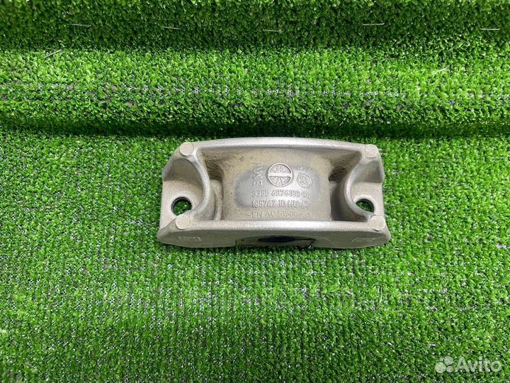 Удерживающая скоба заднего стабилизатора BMW 7