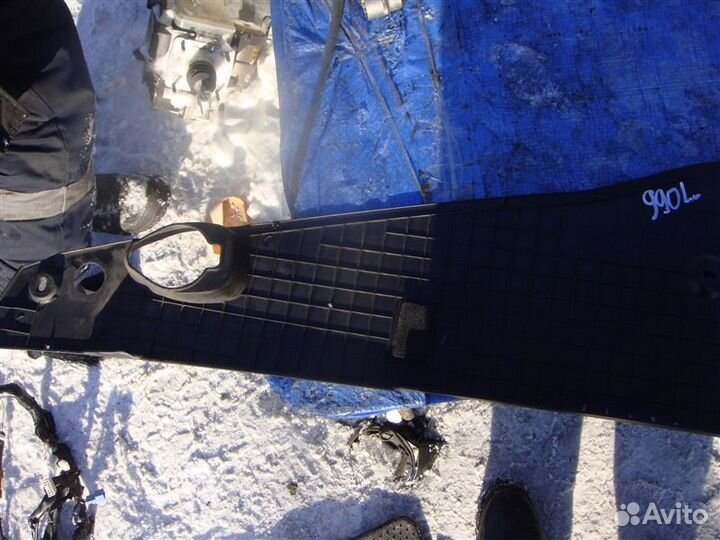 Декоративная крышка двс передняя левая Lexus Ls460