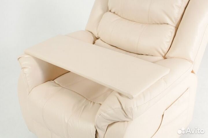 Домашнее кресло-реклайнер с полкой
