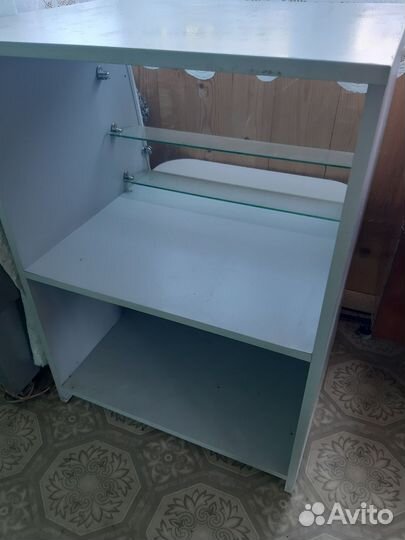 Стол, прилавок кассира