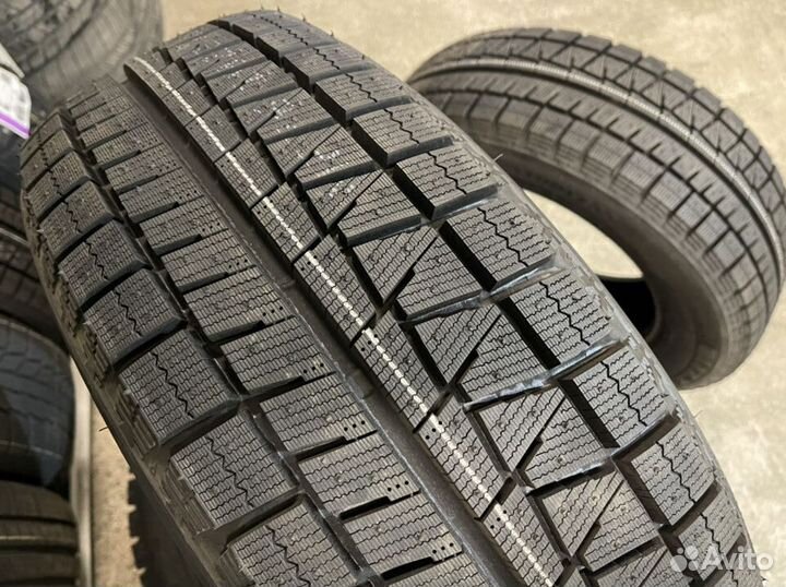 Bridgestone Blizzak Revo GZ 215/60 R16 95S
