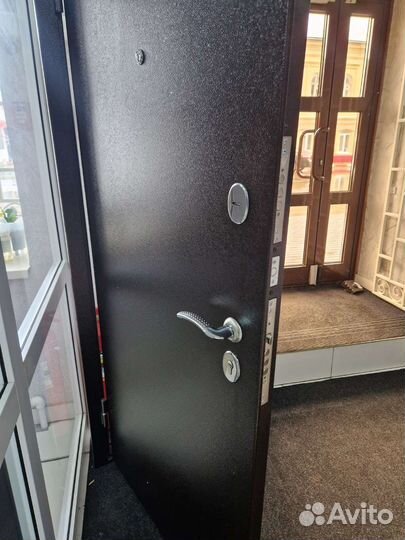 Дверь входная металлическая